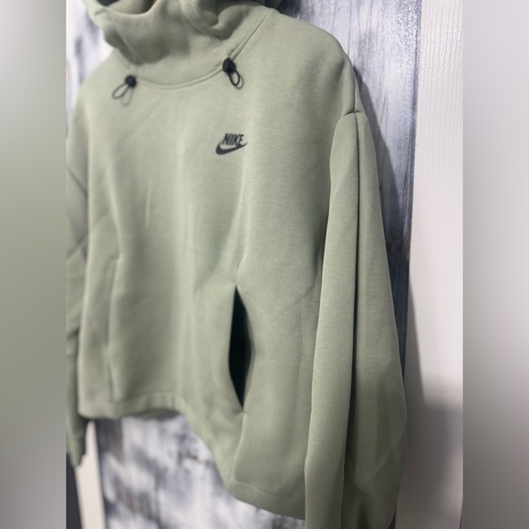 Nike Women's Sportswear Tech Fleece Oversized Hoodie FV6322-370 Size M - NWT - Picture 7 of 9